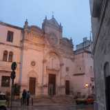 La Chiesa Madre. Costruita a met� del XVI secolo su un preesistente edificio di culto medievale risalente al 1080 (le cui fondamenta ipogeiche sono ancora visibili), l�edificio risente di pesanti lavori di ristrutturazione avvenuti all�inizio del secolo scorso, rifacimenti dai quali si � salvato il notevole e originario rosone presente sulla facciata